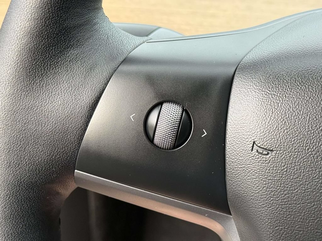 Used 2022 Tesla Model Y Performance AWD/4WD image 23