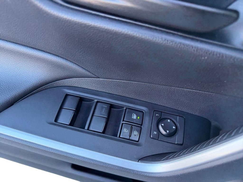 Used 2021 Toyota RAV4 LE image 22