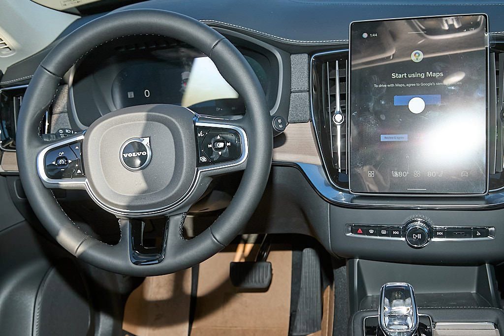 New 2026 Volvo XC90 B6 Plus w/ Protection Package image 27