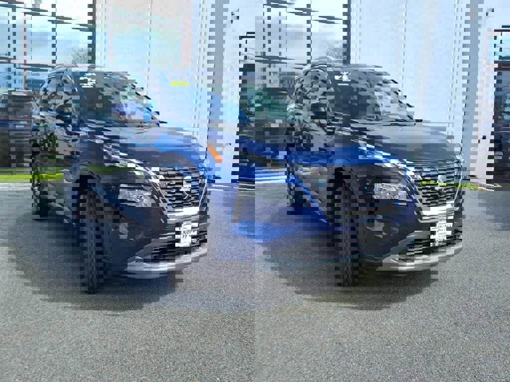 Used 2022 Nissan Rogue SV w/ SV Premium Package image 3