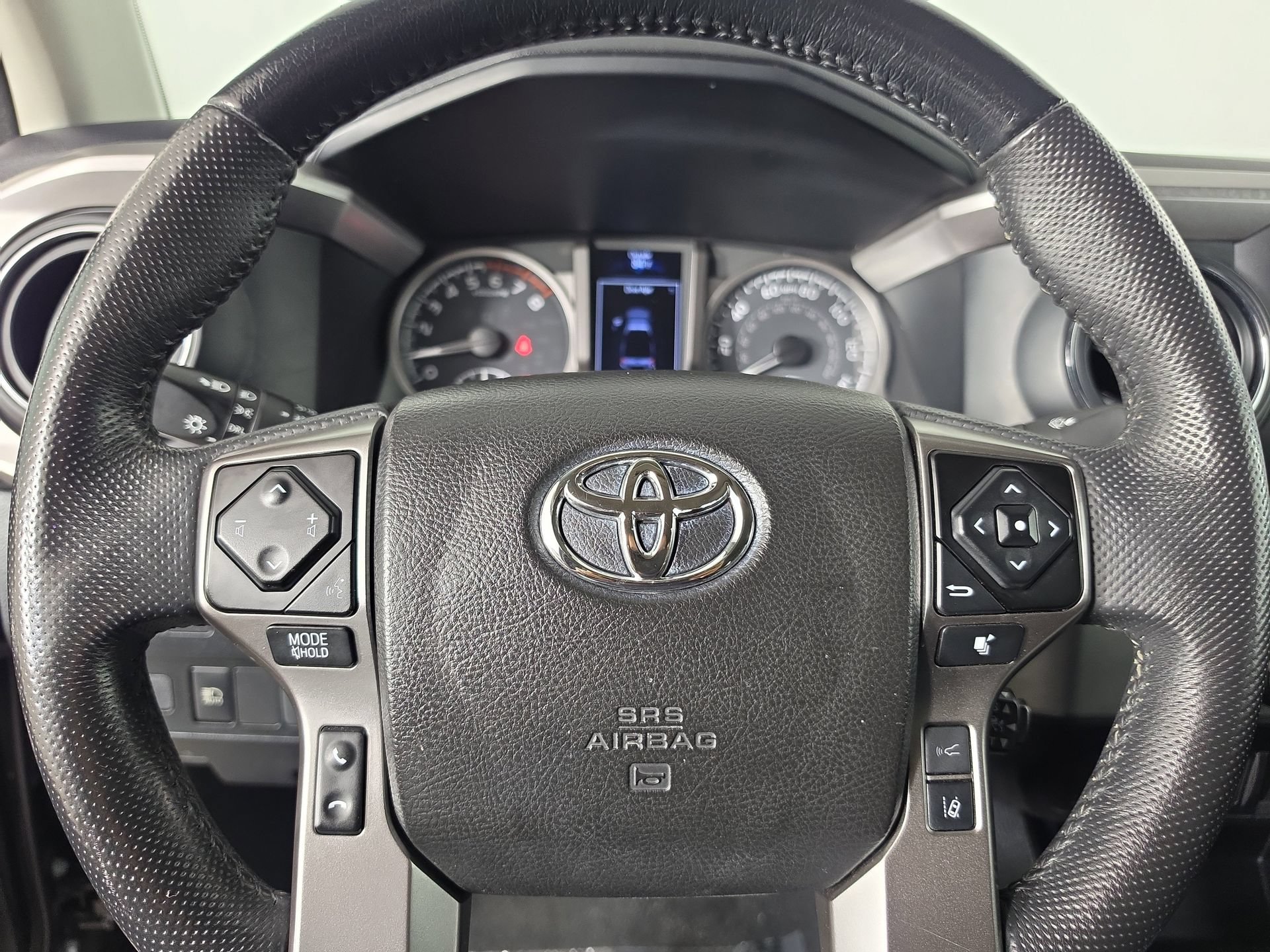 Used 2022 Toyota Tacoma SR5 w/ SR5 Appearance Package (SM) RWD image 17