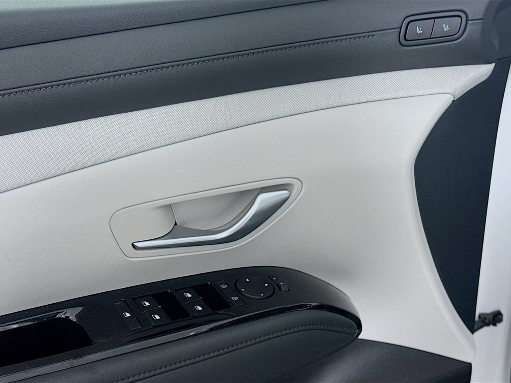 Used 2025 Hyundai Tucson Limited FWD image 18