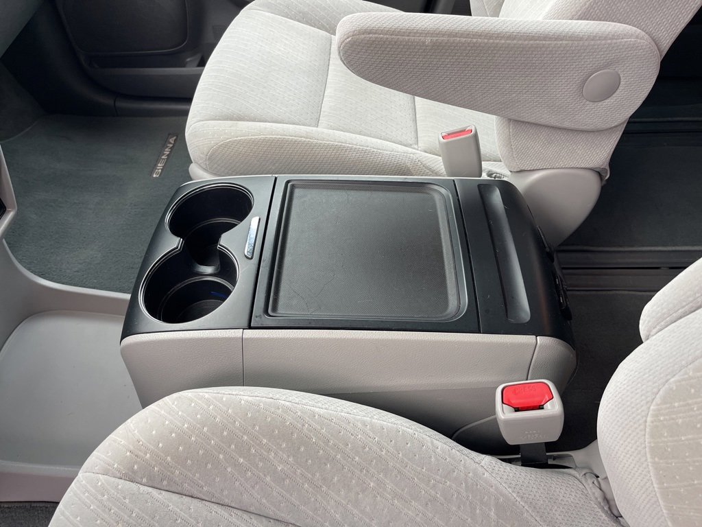 Used 2018 Toyota Sienna LE image 17