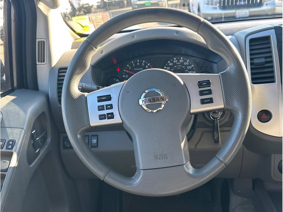 Used 2016 Nissan Frontier SV image 16