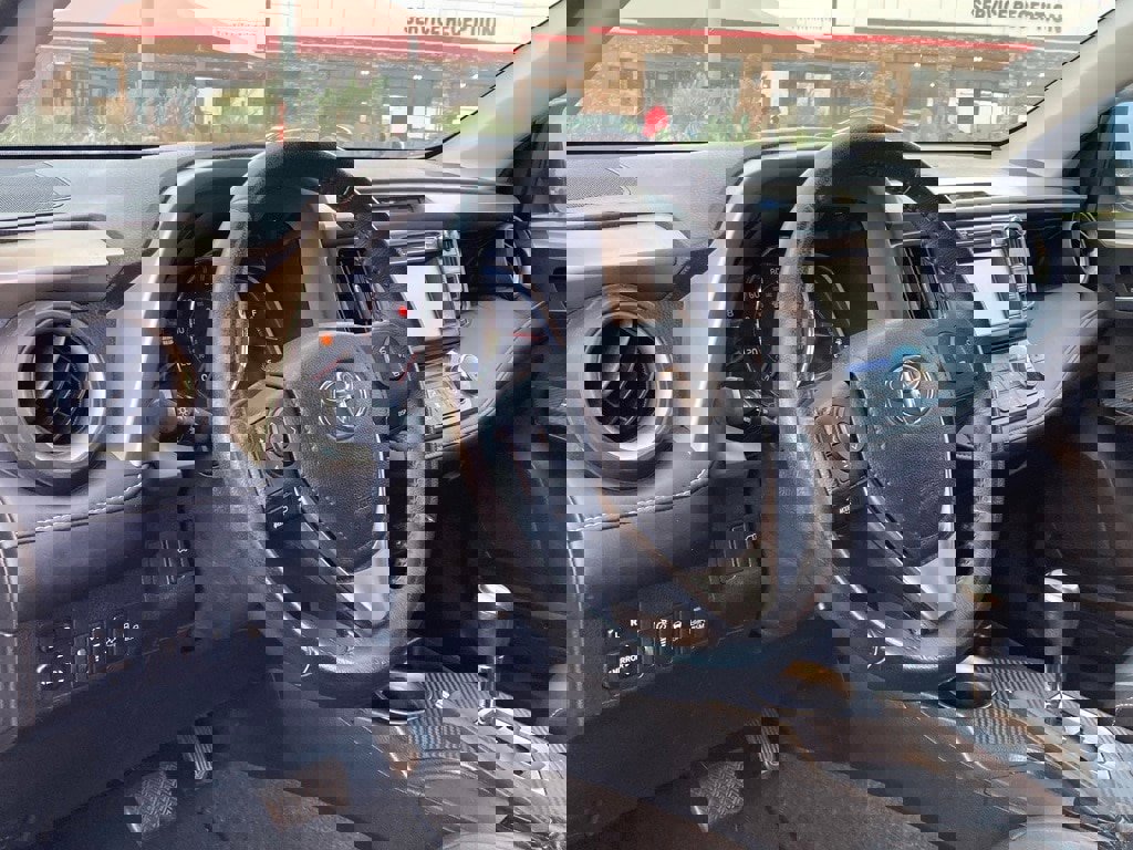 Used 2015 Toyota RAV4 Limited w/ Technology Package image 8