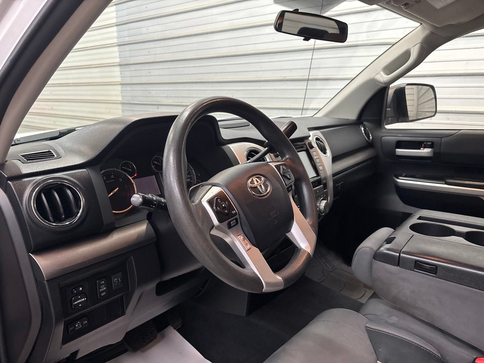 Used 2015 Toyota Tundra SR5 AWD/4WD image 10