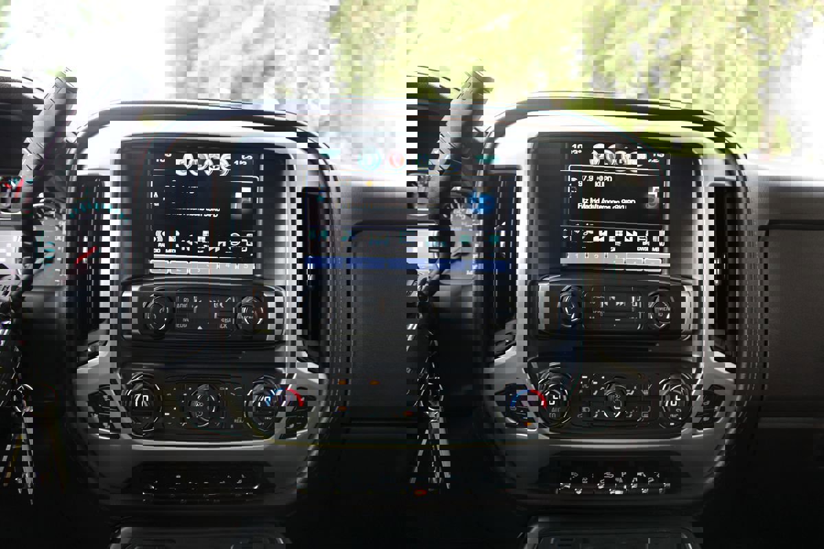 Used 2017 GMC Sierra 1500 SLT image 24