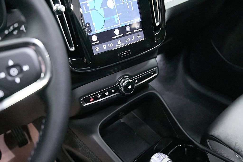 New 2026 Volvo XC40 B5 Ultra w/ Climate Package image 16