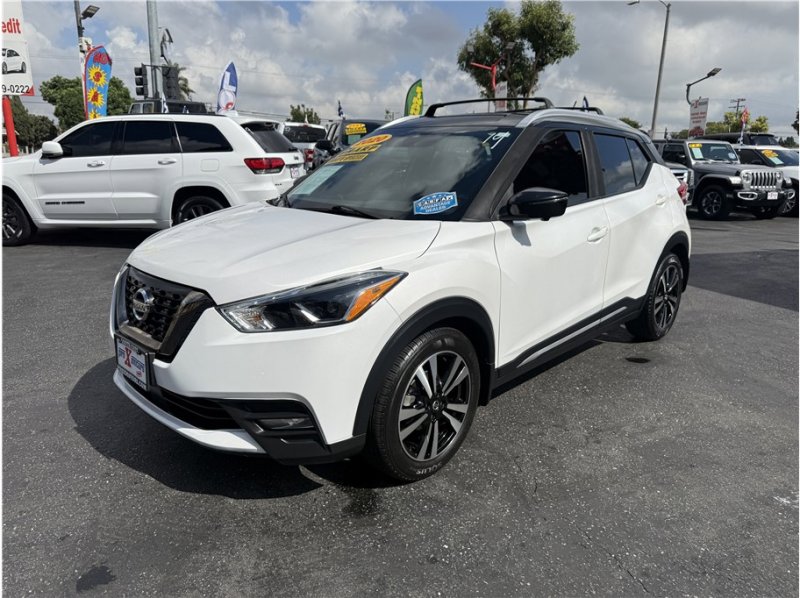 Used 2020 Nissan Kicks SR w/ SR Premium Package image 3