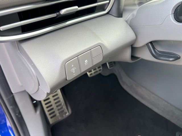 Certified 2025 Hyundai Elantra Sport image 17