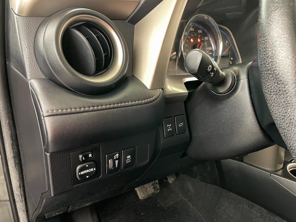 Used 2014 Toyota RAV4 Limited image 23