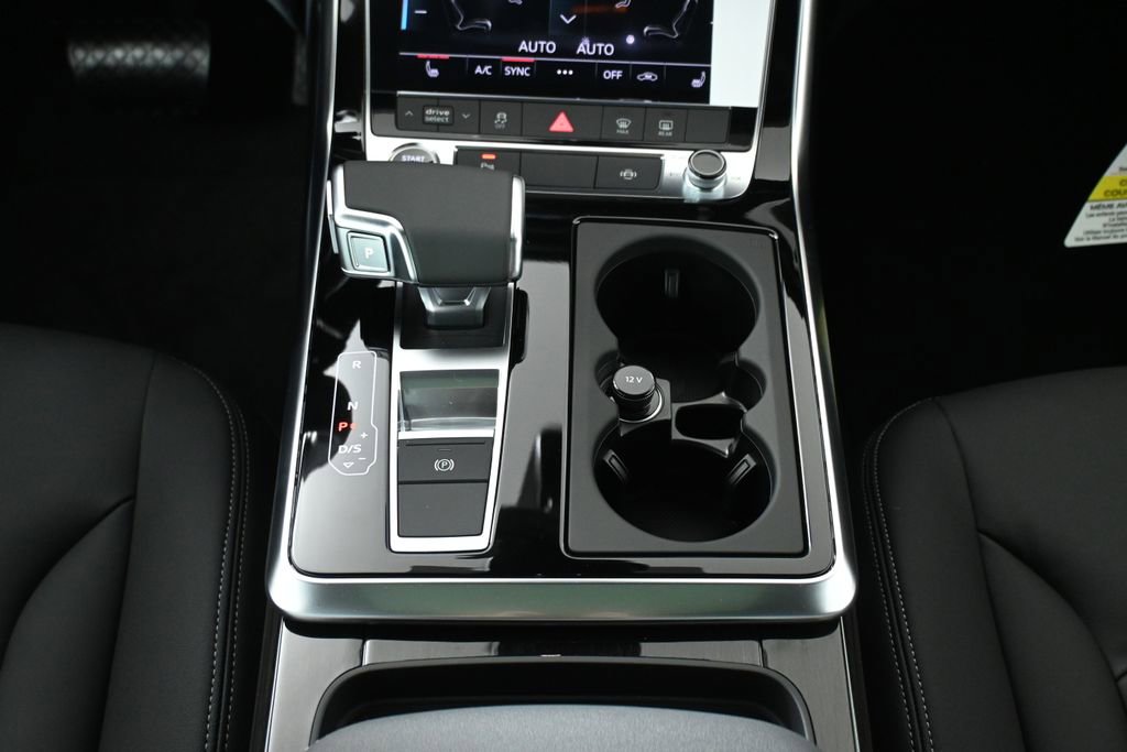 Used 2025 Audi Q8 Premium image 26