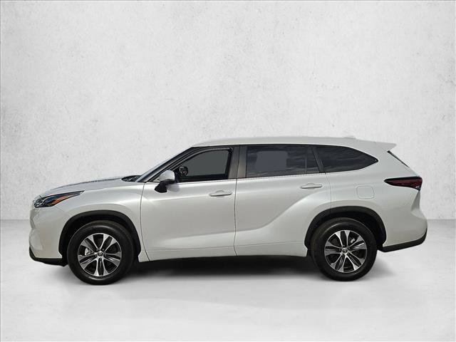 Used 2025 Toyota Highlander XLE FWD image 10