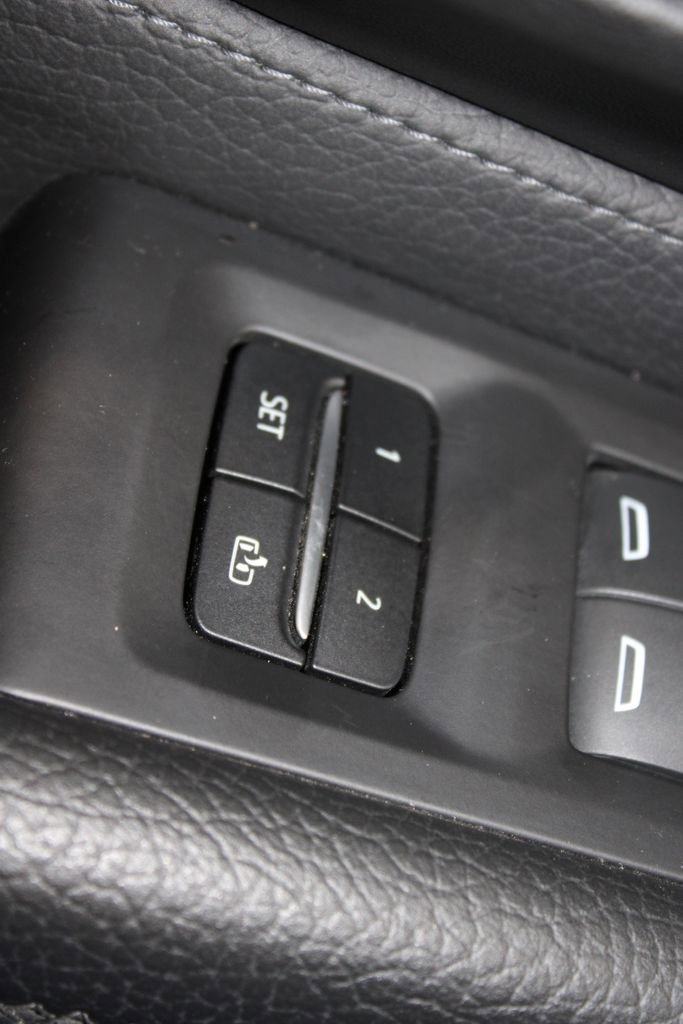 Used 2024 GMC Yukon XL Denali image 31