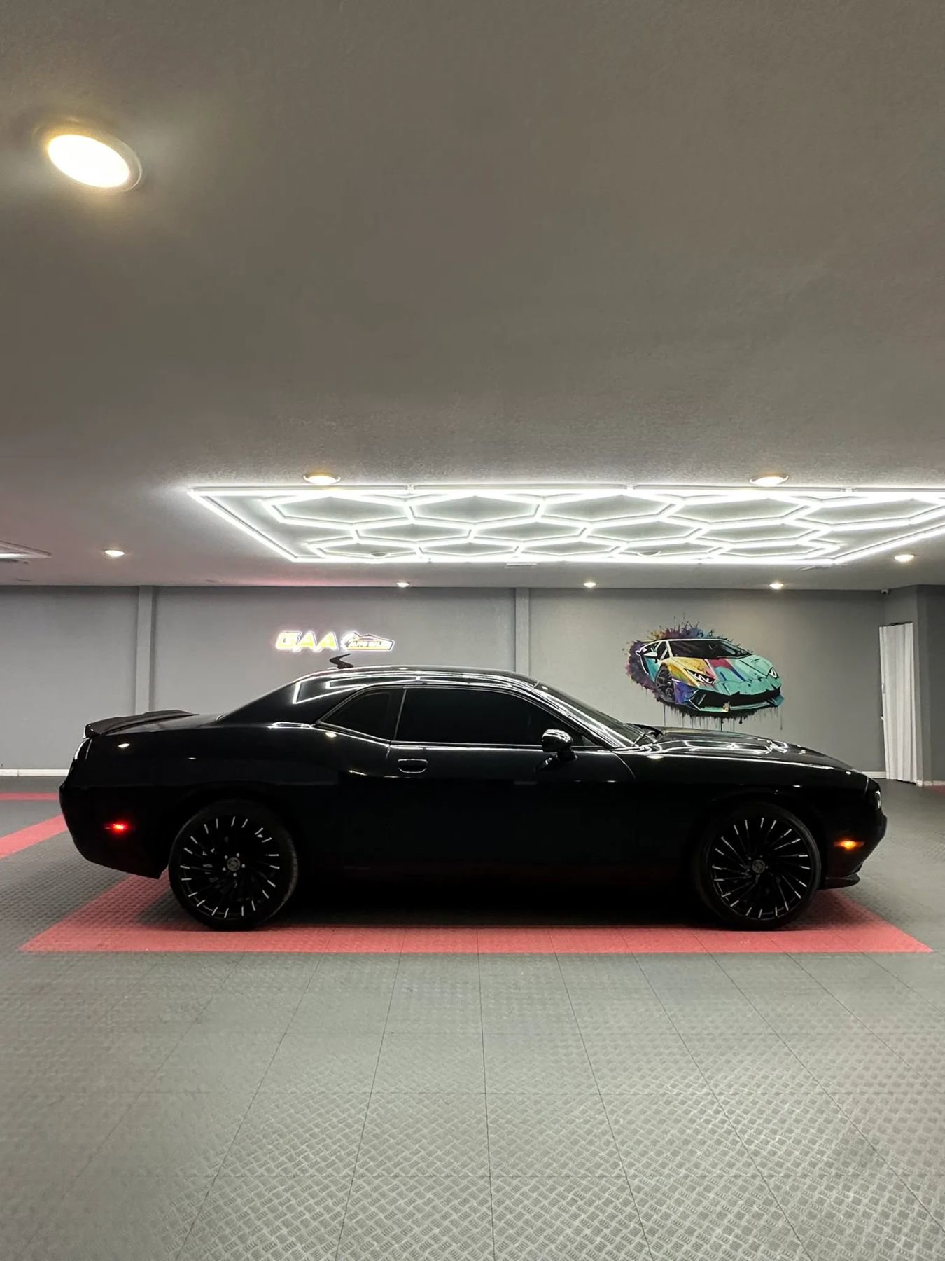 Used 2018 Dodge Challenger SXT RWD image 7