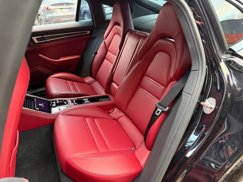 Used 2023 Porsche Panamera Platinum Edition image 32