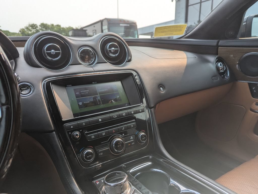 Used 2017 Jaguar XJ L Supercharged RWD image 24