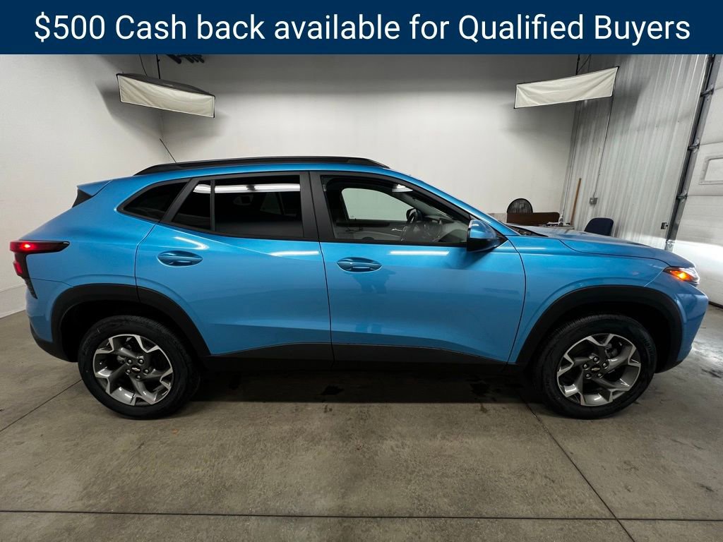 New 2026 Chevrolet Trax LT w/ LT Convenience Package FWD image 2