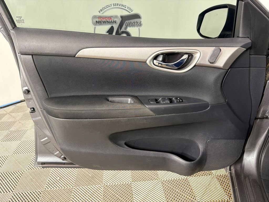 Used 2015 Nissan Sentra S image 10