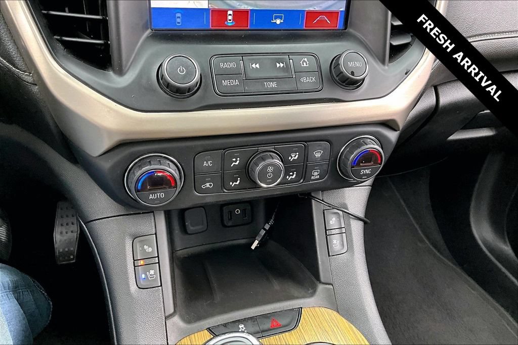 Used 2019 GMC Acadia Denali w/ Technology Package FWD image 16