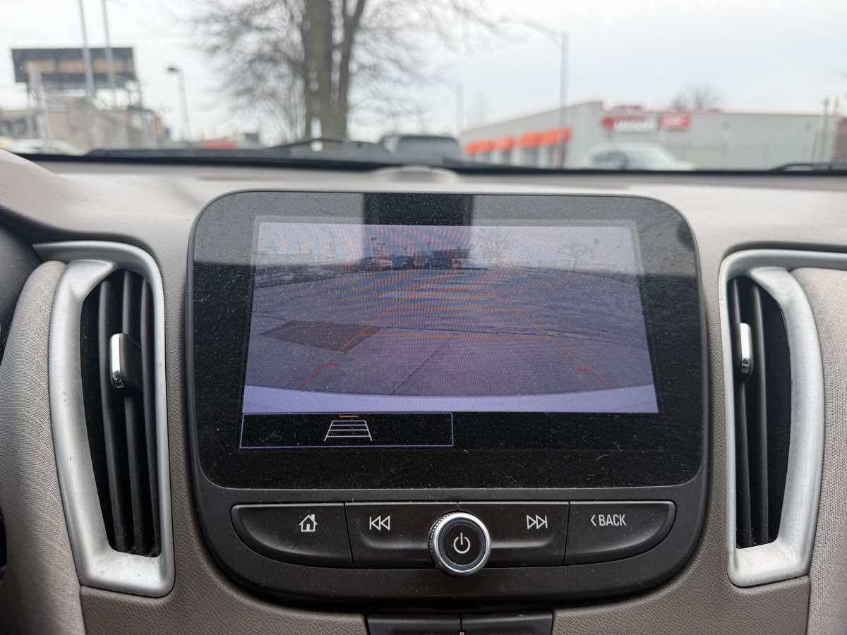 Used 2022 Chevrolet Malibu LT FWD image 33