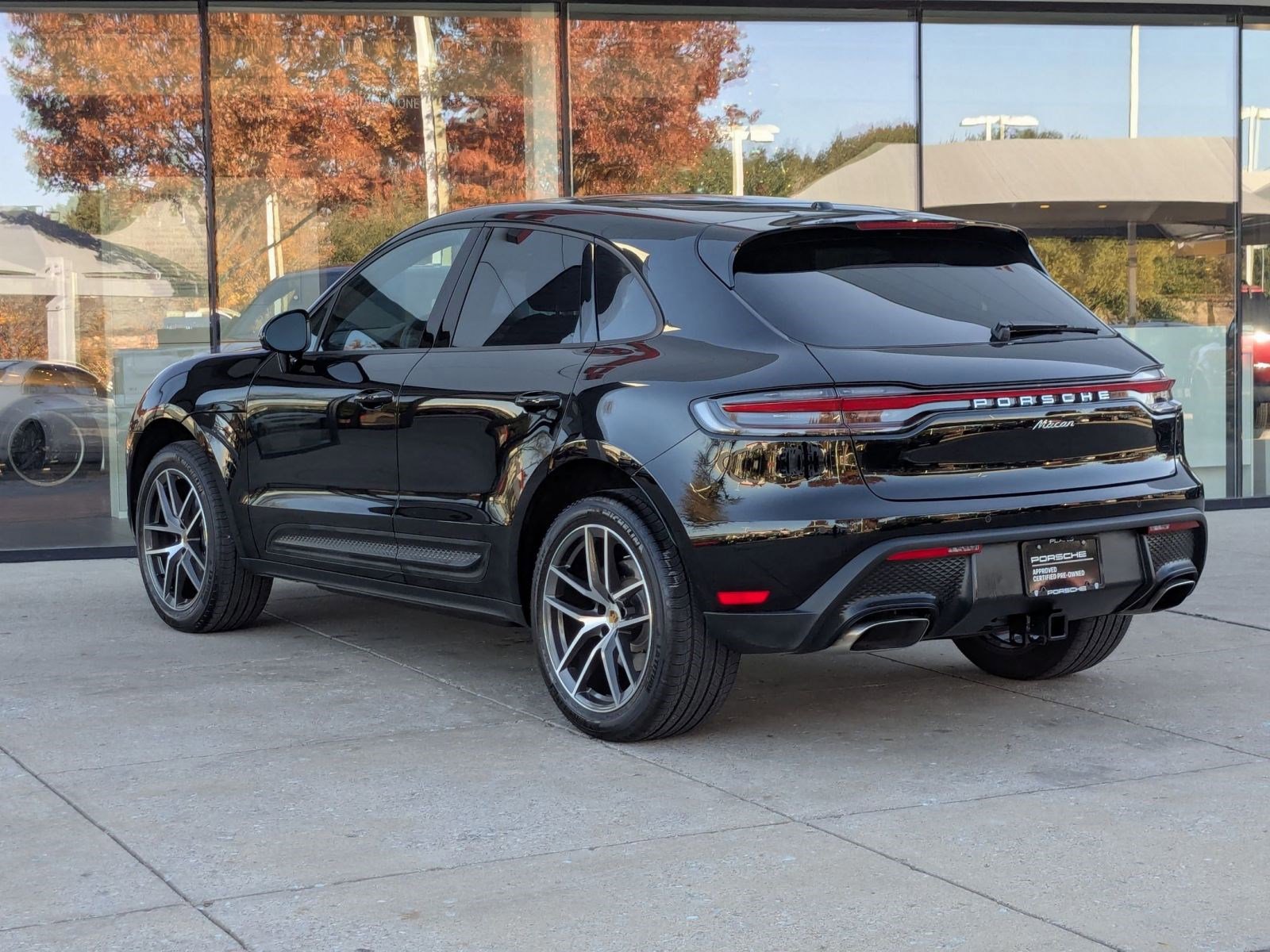 Used 2025 Porsche Macan image 3