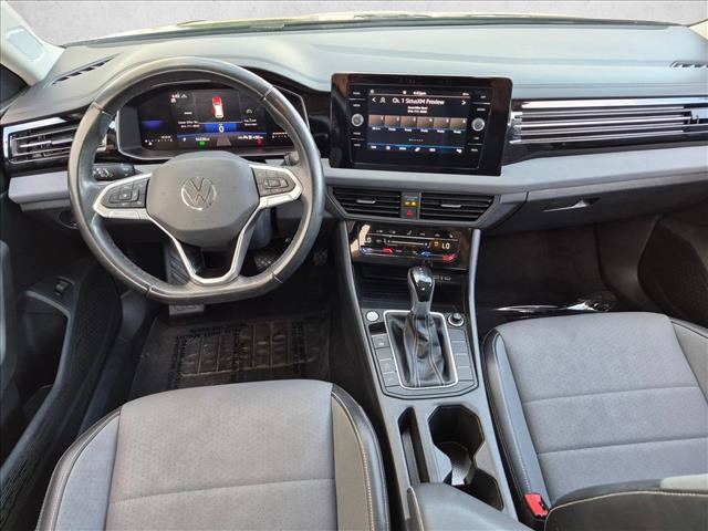 Used 2025 Volkswagen Jetta SE FWD image 22