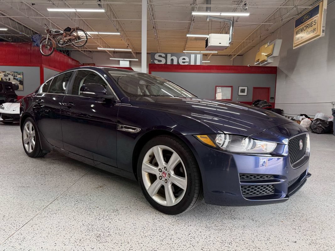 Used 2017 Jaguar XE Premium RWD image 7