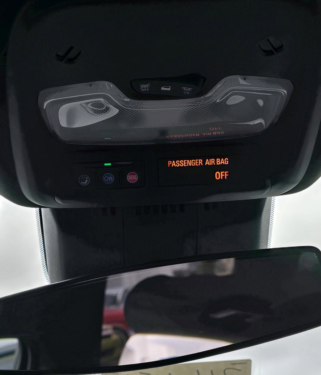 Used 2024 Chevrolet Colorado W/T w/ Technology Package image 32