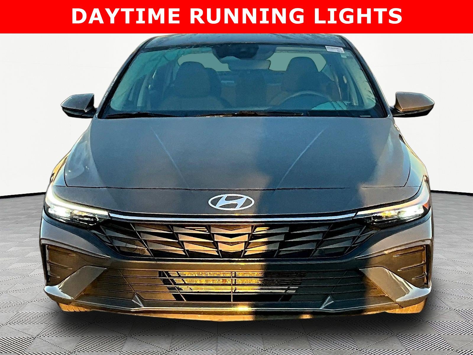 Used 2024 Hyundai Elantra SE FWD image 2