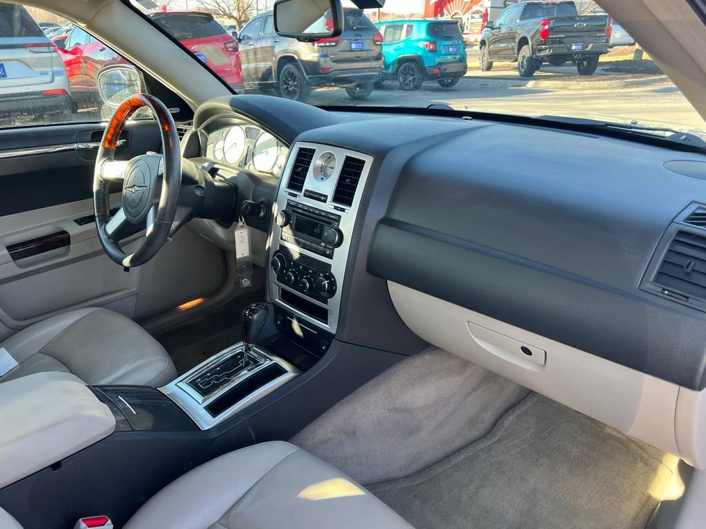 Used 2006 Chrysler 300 C w/ Protection Group II image 26