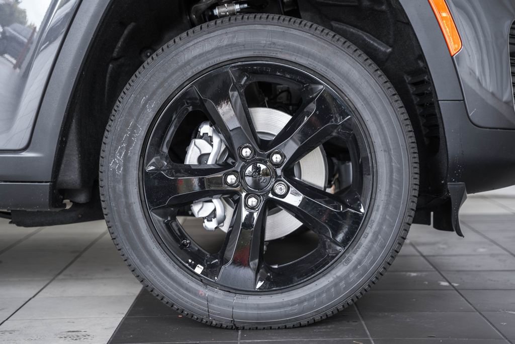 New 2025 Jeep Grand Cherokee 4WD image 16