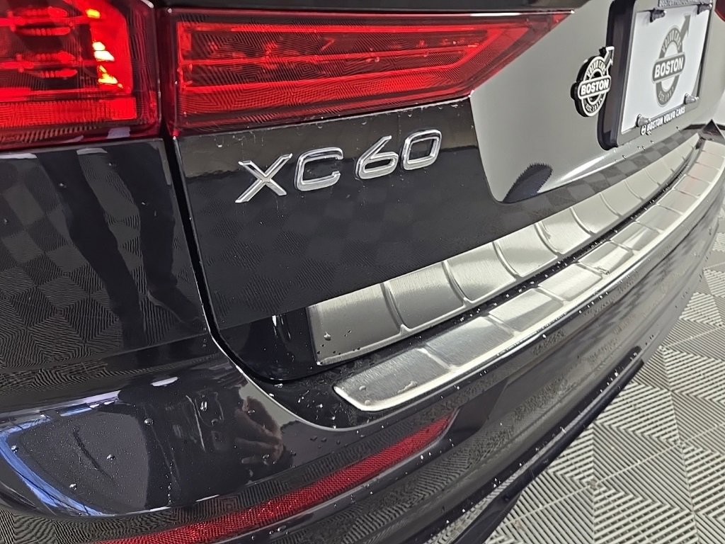 Certified 2025 Volvo XC60 T8 Plus w/ Protection Package Premier image 9