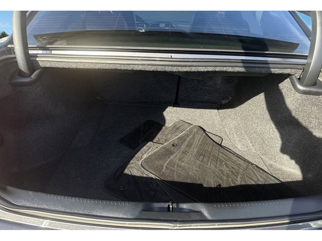 Used 2018 Chrysler 300 Touring L image 9