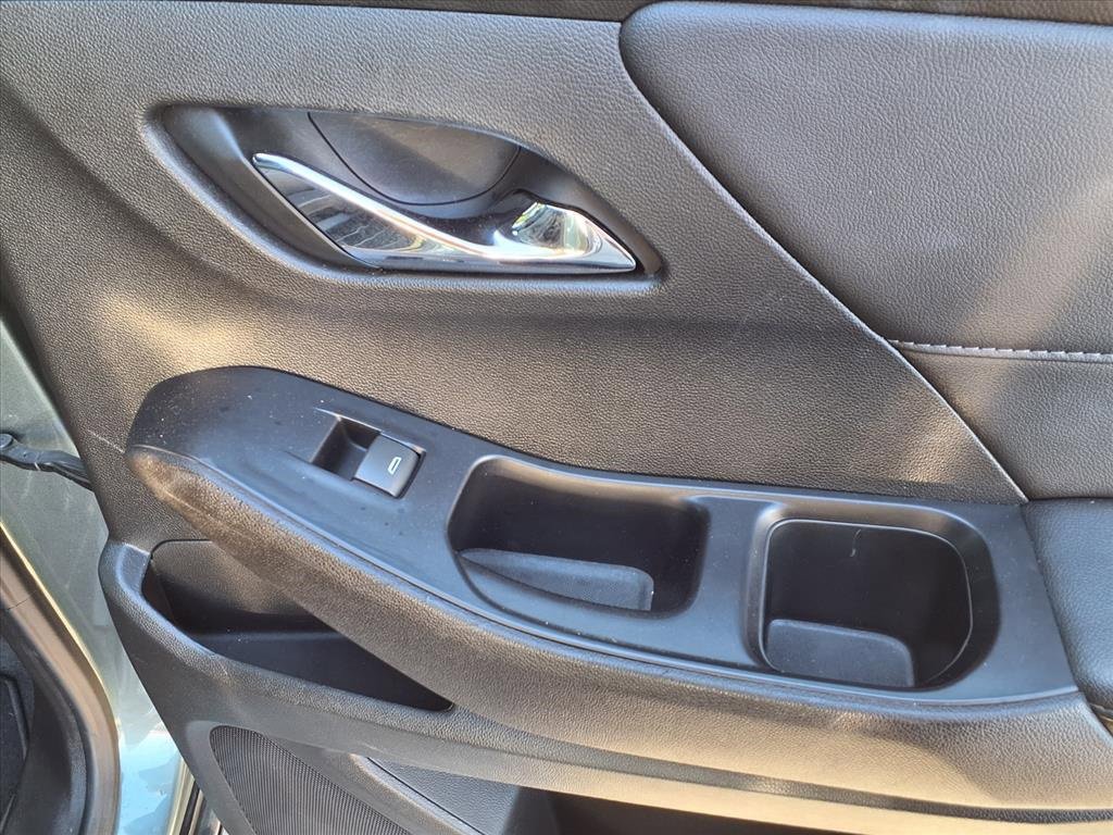 Used 2023 Chevrolet Traverse LT image 22