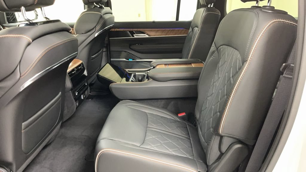 New 2024 Jeep Grand Wagoneer L Series III AWD/4WD image 13