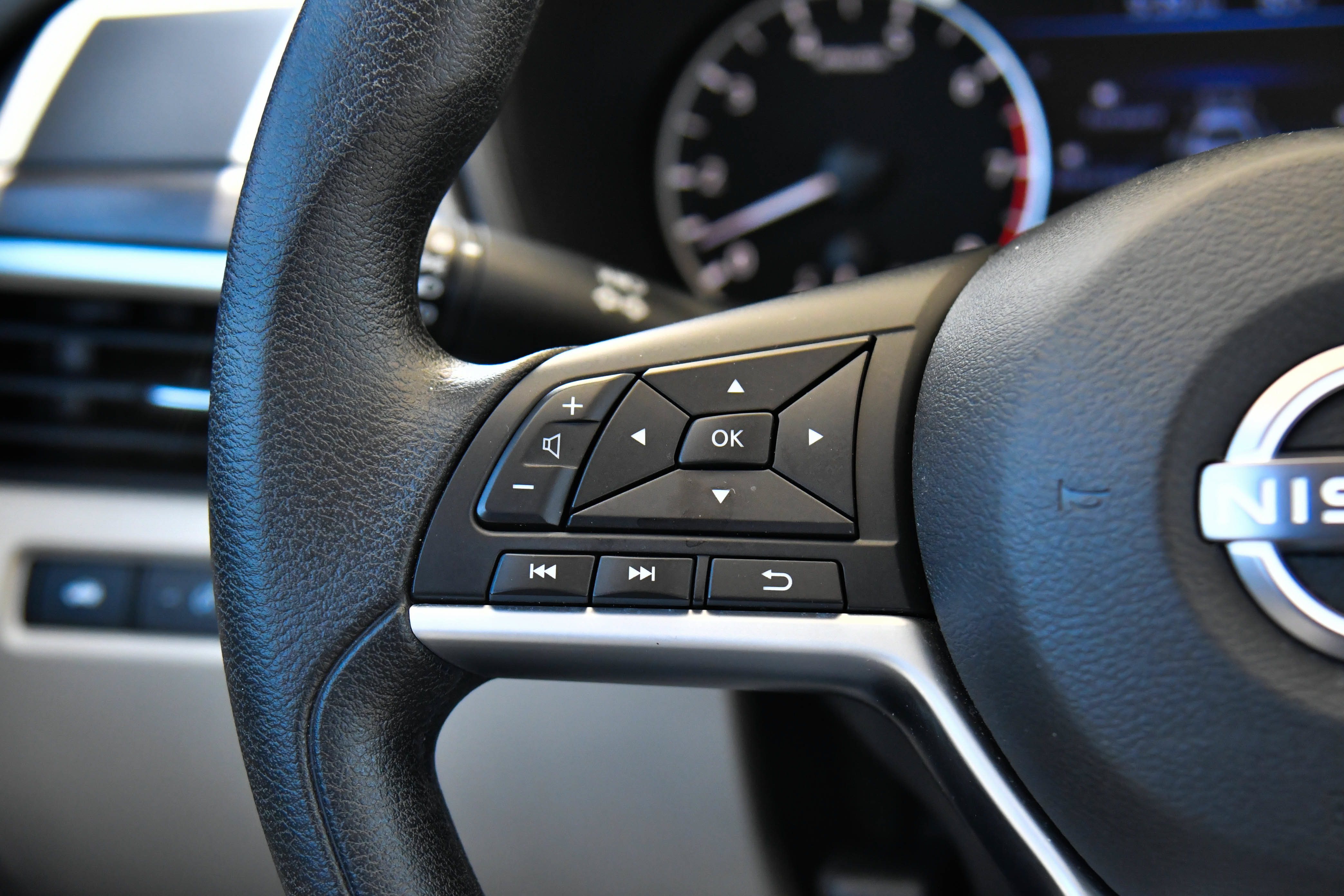 Used 2025 Nissan Altima 2.5 SV FWD image 29