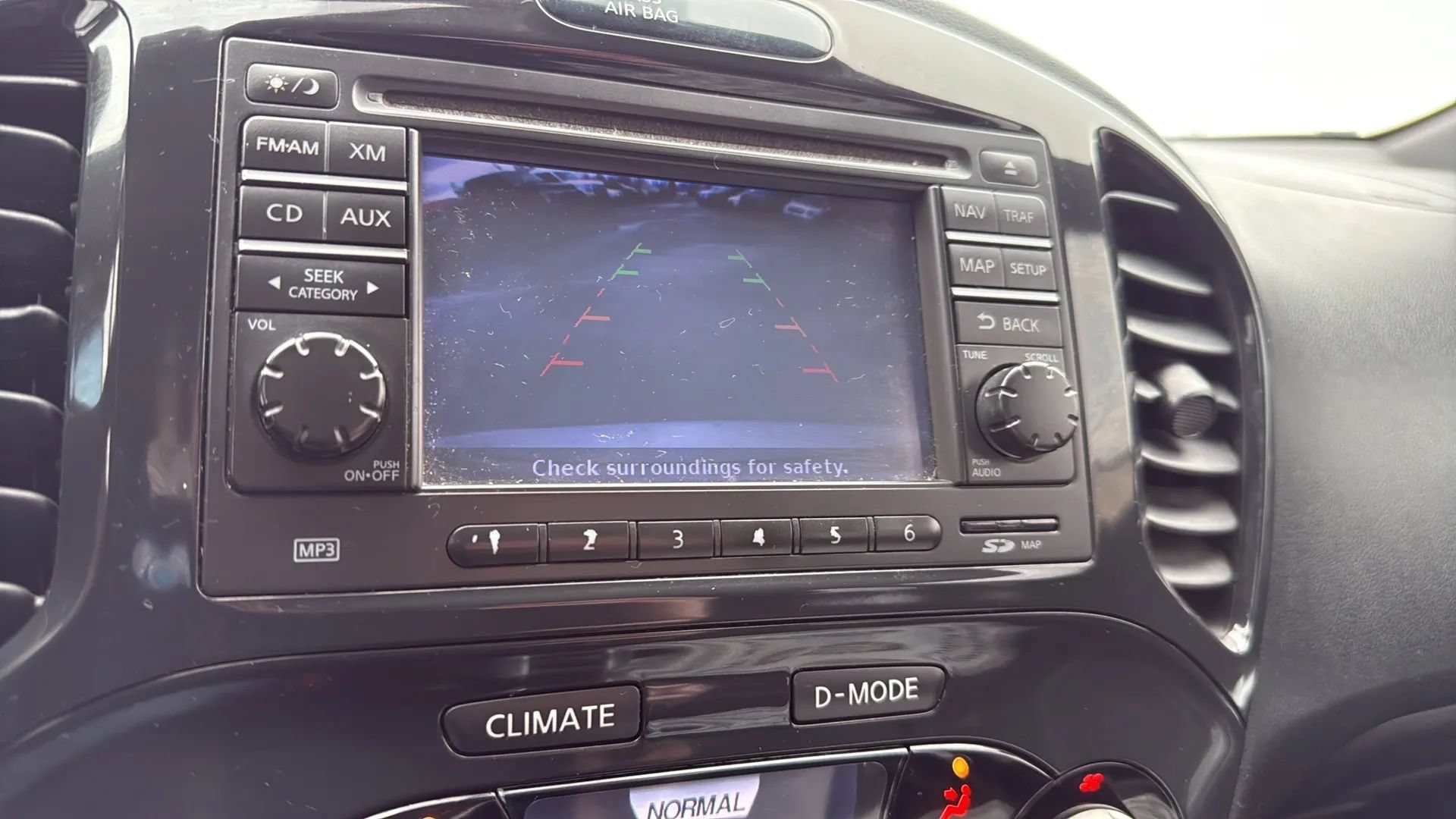 Used 2011 Nissan Juke SL FWD image 17