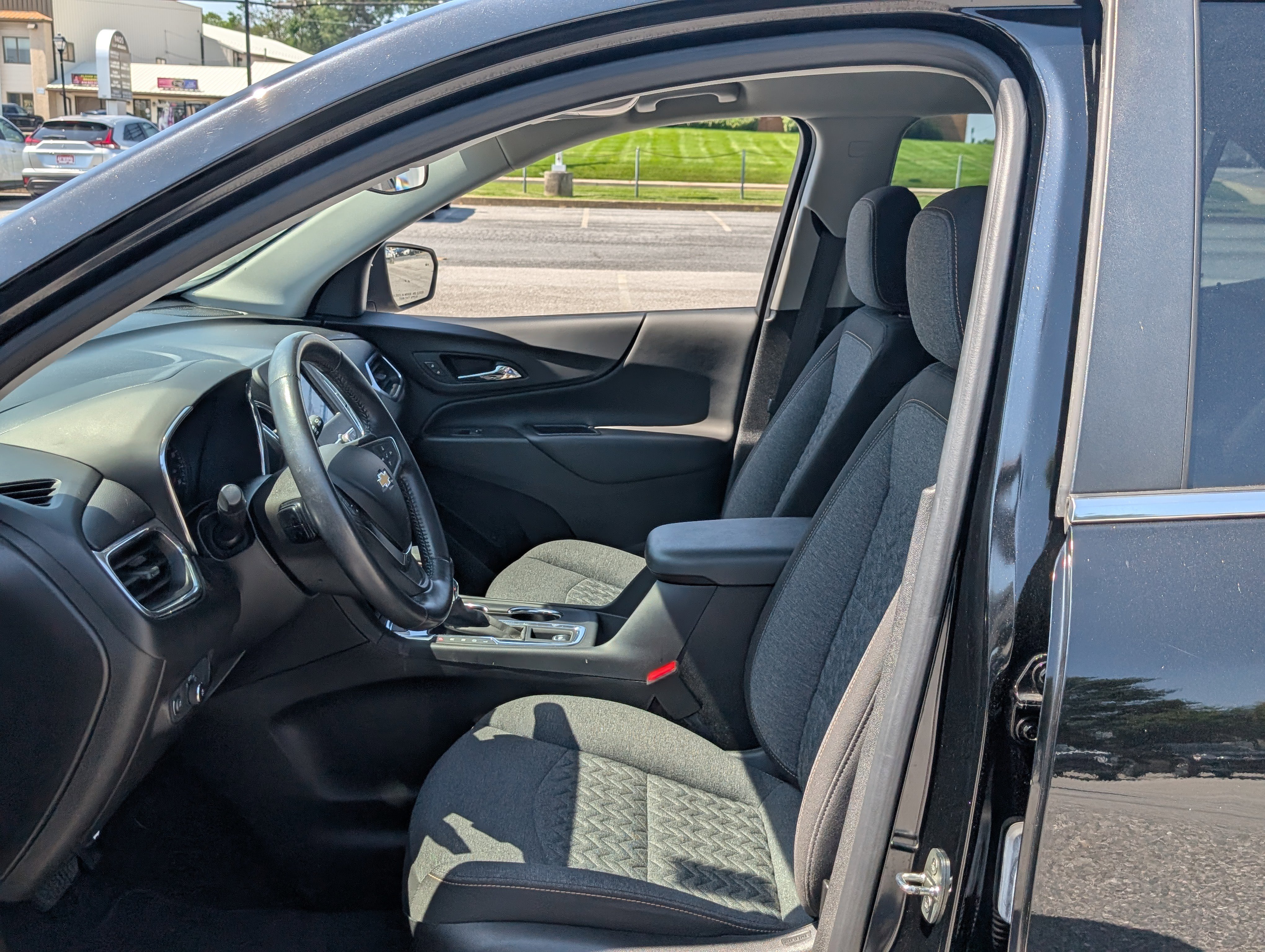 Used 2022 Chevrolet Equinox LT w/ Driver Convenience Package image 15