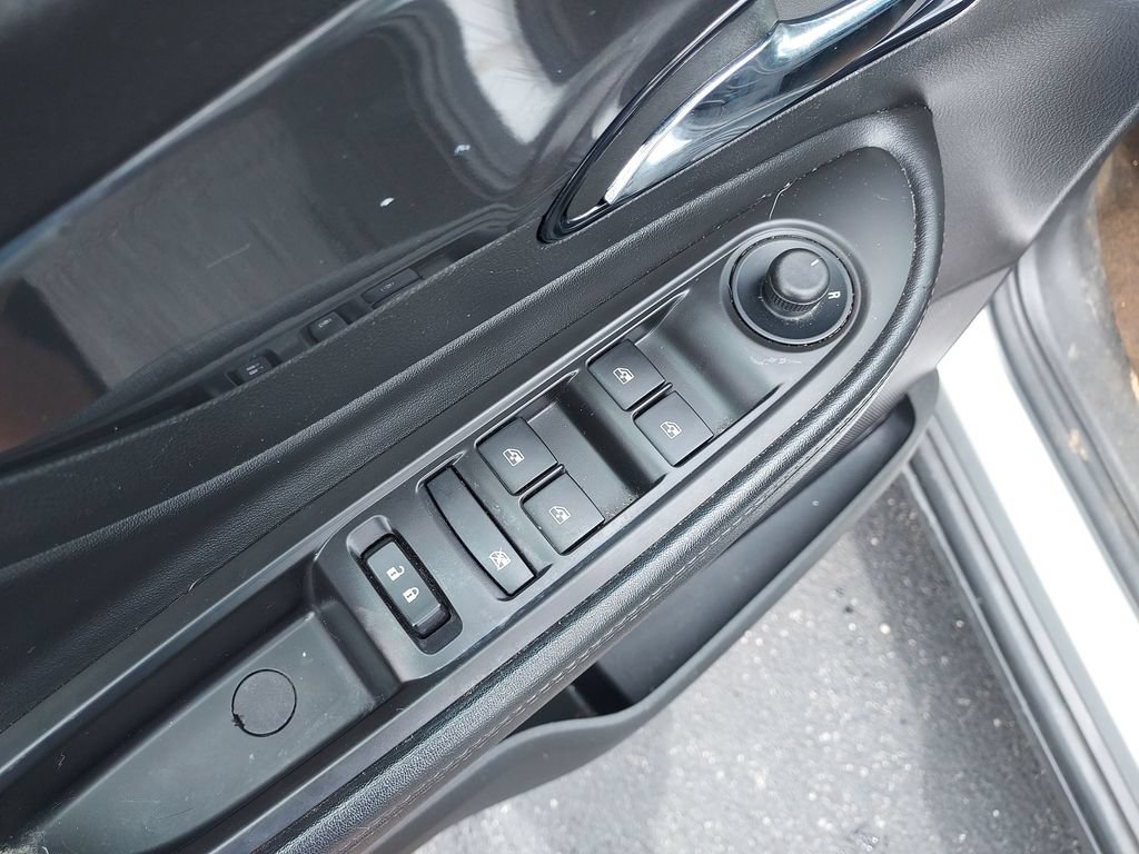 Used 2022 Buick Encore Preferred w/ Safety Package FWD image 19