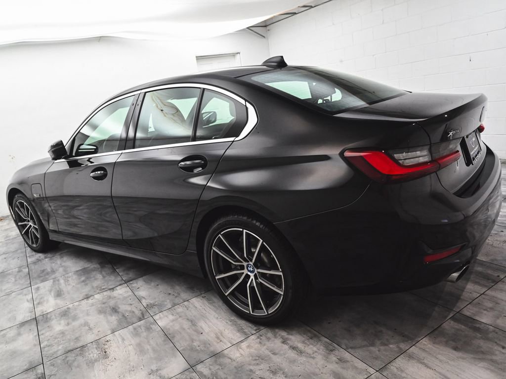 Used 2022 BMW 330e xDrive image 4