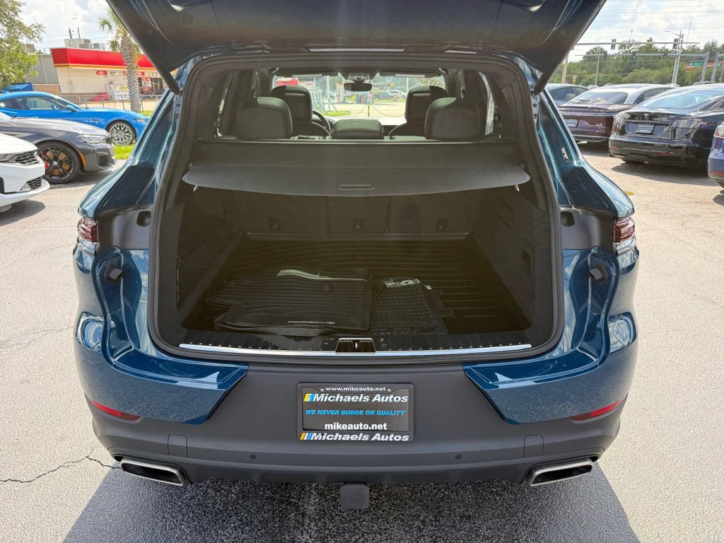Used 2025 Porsche Cayenne AWD/4WD image 26