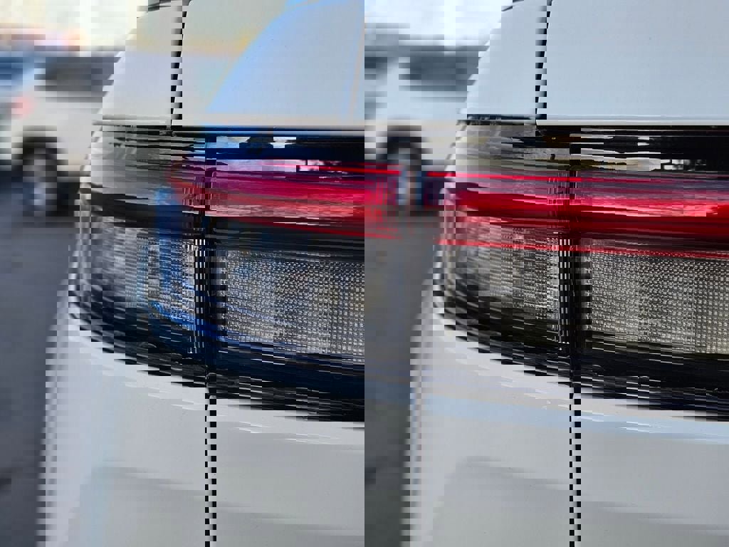 New 2025 Jeep Grand Cherokee Altitude image 9