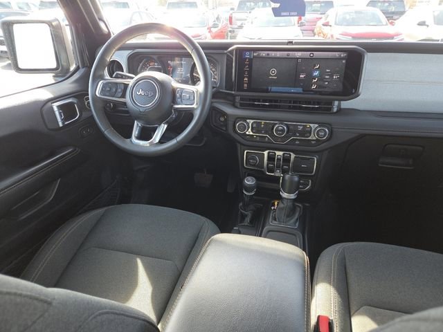 Used 2024 Jeep Wrangler Sahara image 27