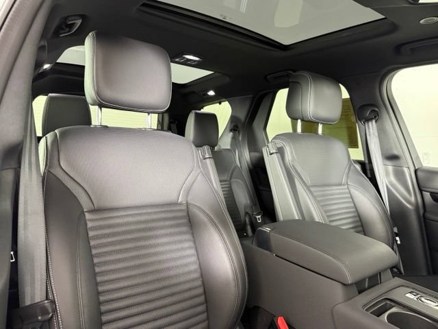 Used 2025 Land Rover Discovery S AWD/4WD image 30