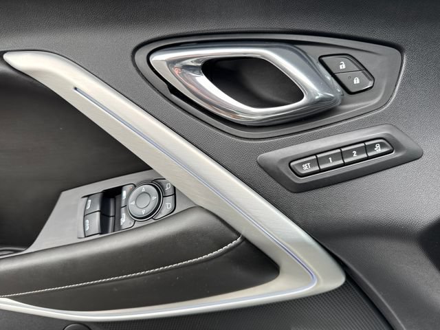 Used 2016 Chevrolet Camaro SS RWD image 11