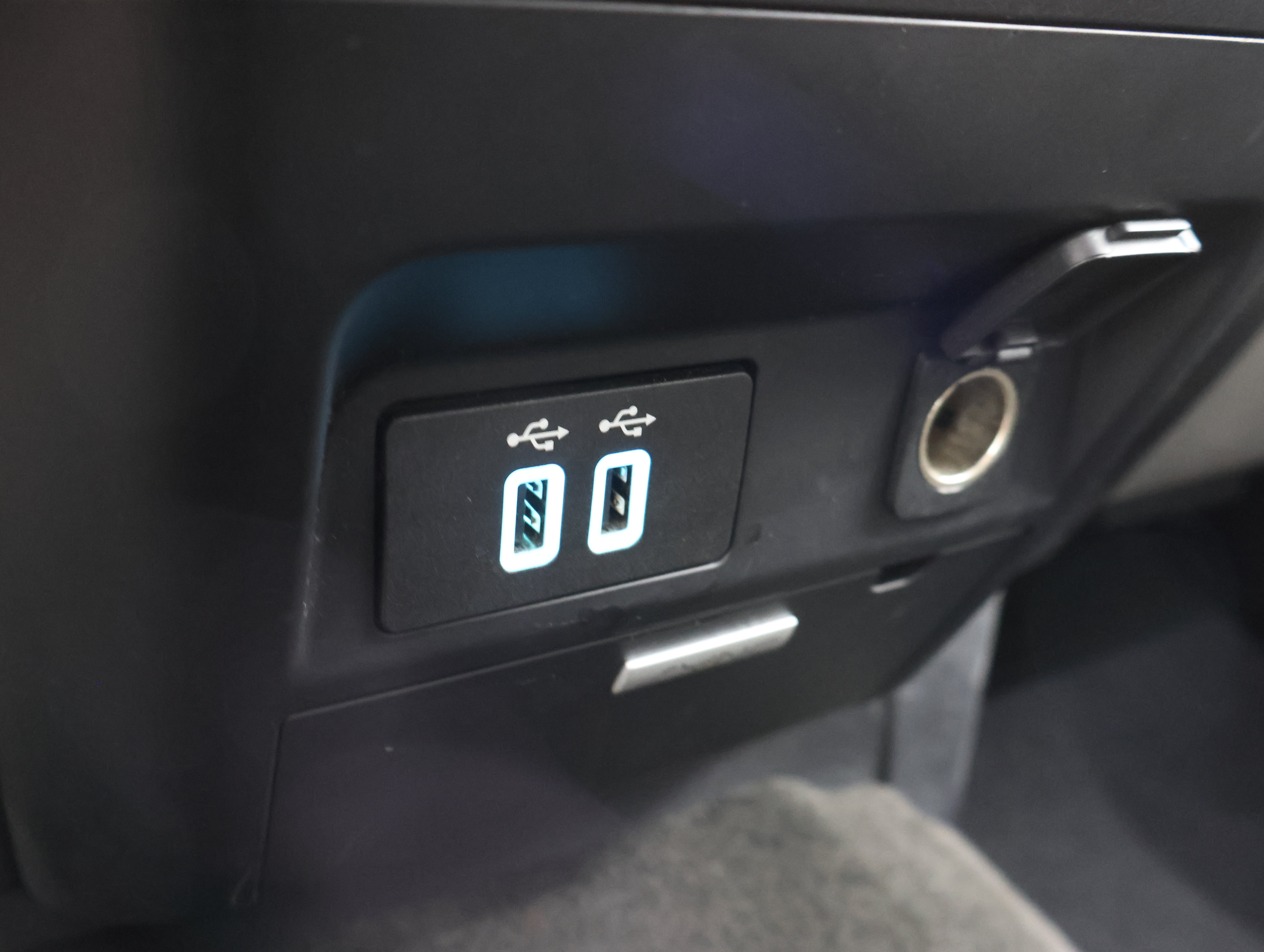 Used 2017 Ford F250 XLT w/ XLT Premium Package AWD/4WD image 46
