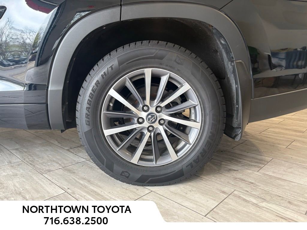 Used 2017 Toyota Highlander XLE AWD/4WD image 7