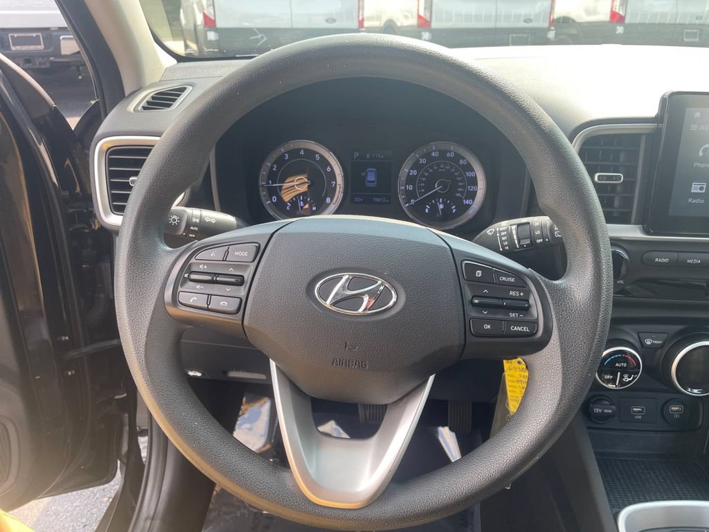 Used 2020 Hyundai Venue SEL FWD image 17