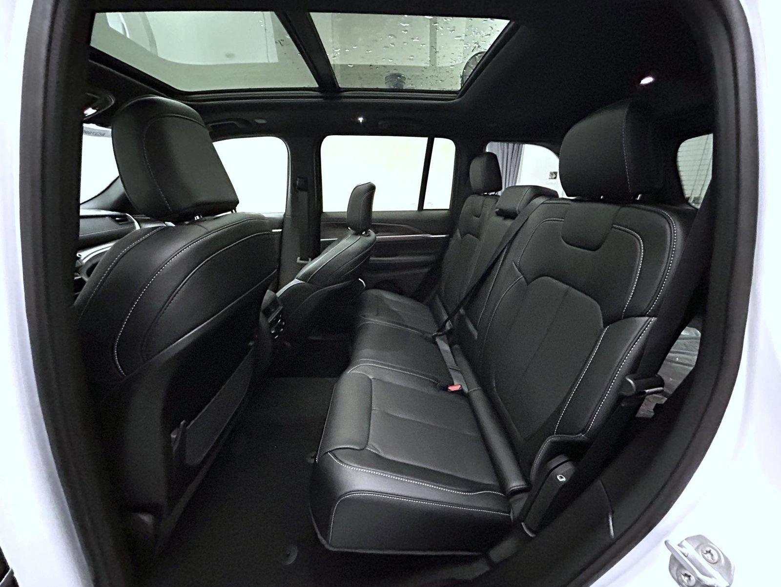 New 2027 Jeep Grand Cherokee Limited AWD/4WD image 19